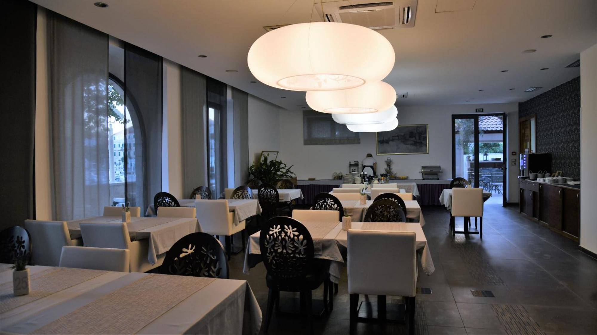 Hotel Lipa Postira Eksteriør billede